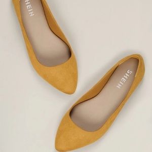 Pointed toe flats
